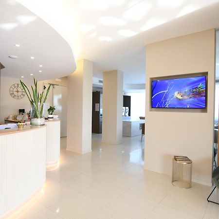 Albergo Grappolo D'Oro مونتيبلونا المظهر الخارجي الصورة