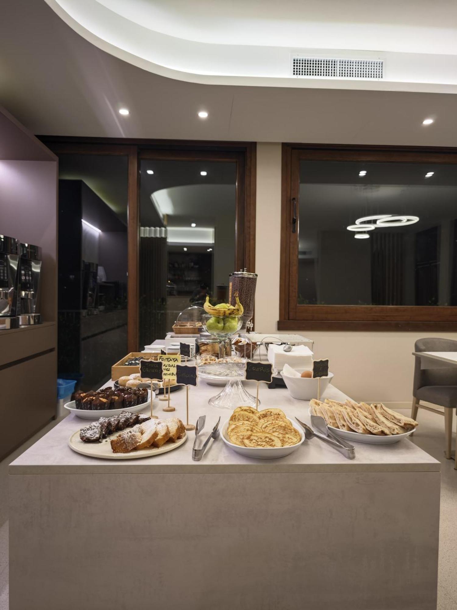 Albergo Grappolo D'Oro مونتيبلونا المظهر الخارجي الصورة