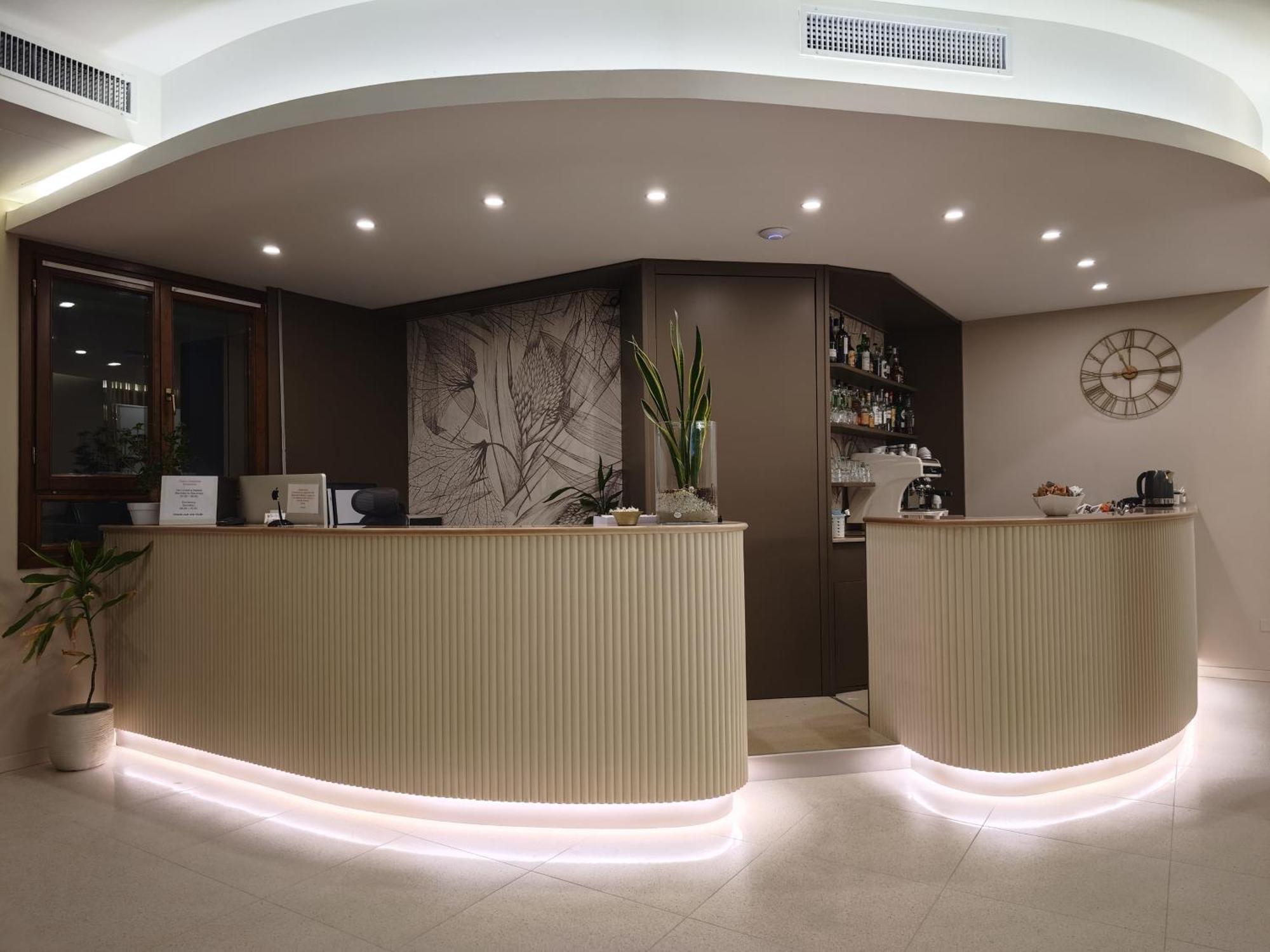 Albergo Grappolo D'Oro مونتيبلونا المظهر الخارجي الصورة