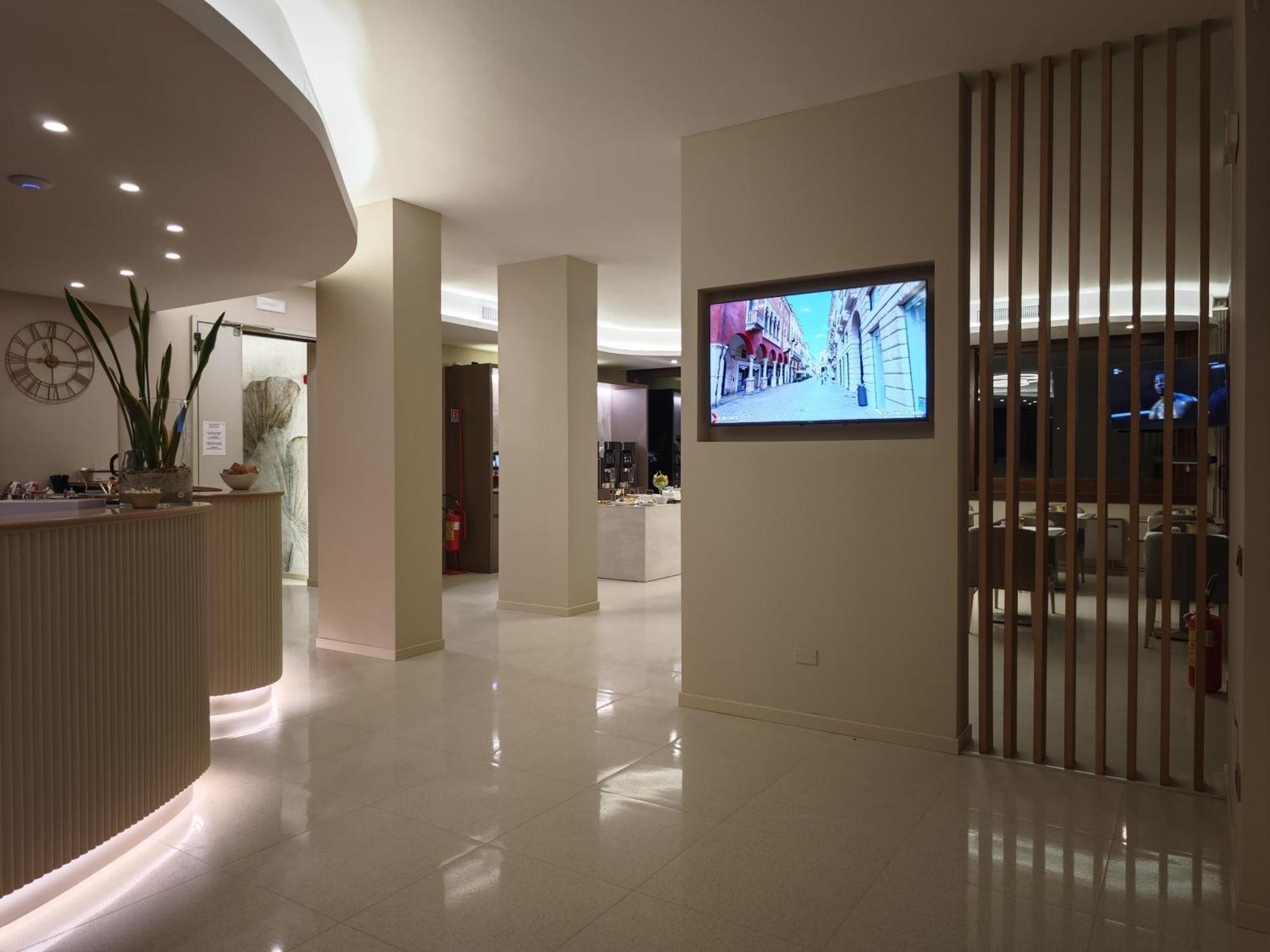 Albergo Grappolo D'Oro مونتيبلونا المظهر الخارجي الصورة