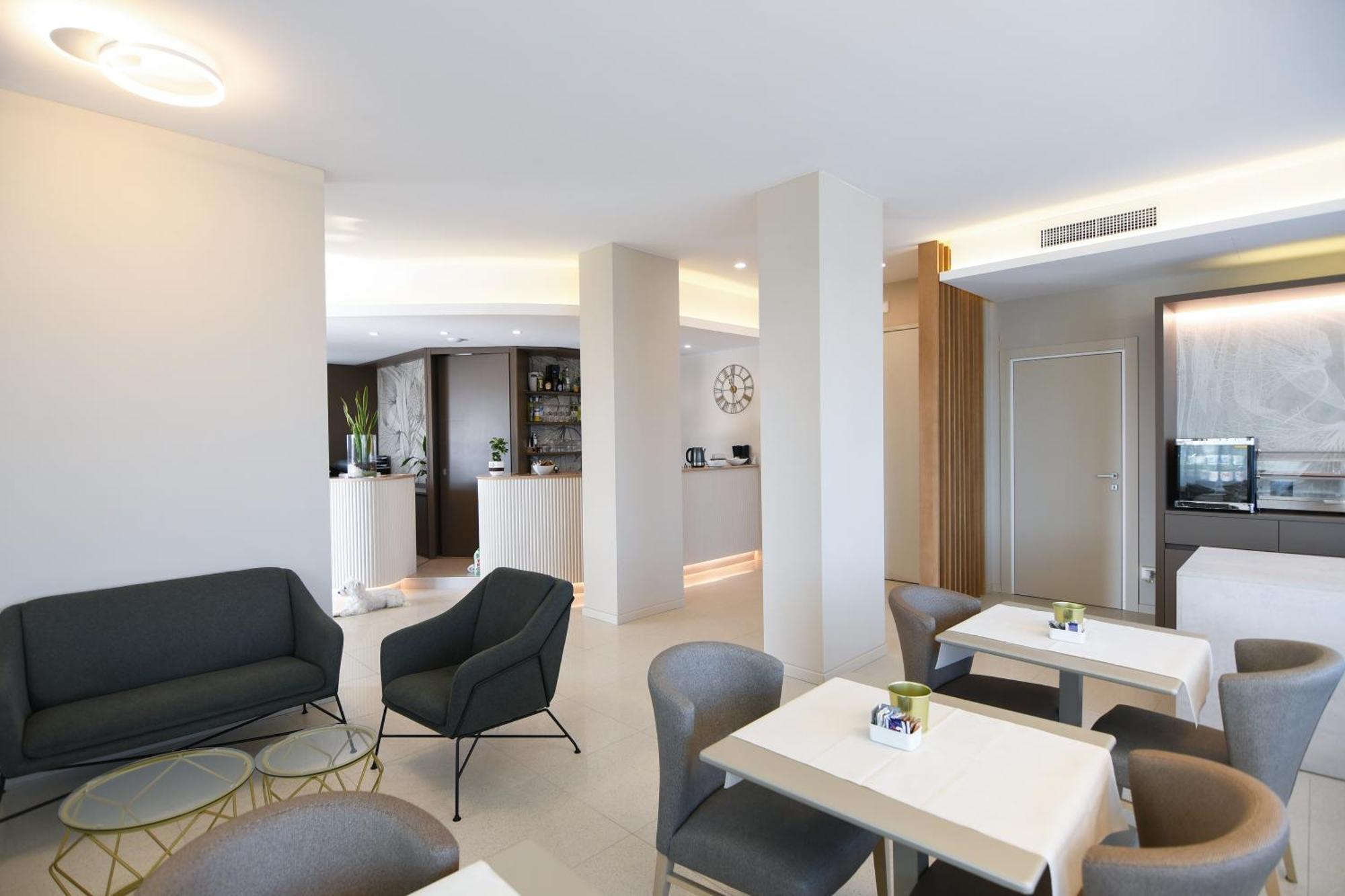 Albergo Grappolo D'Oro مونتيبلونا المظهر الخارجي الصورة