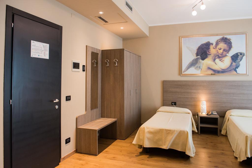 Albergo Grappolo D'Oro مونتيبلونا المظهر الخارجي الصورة