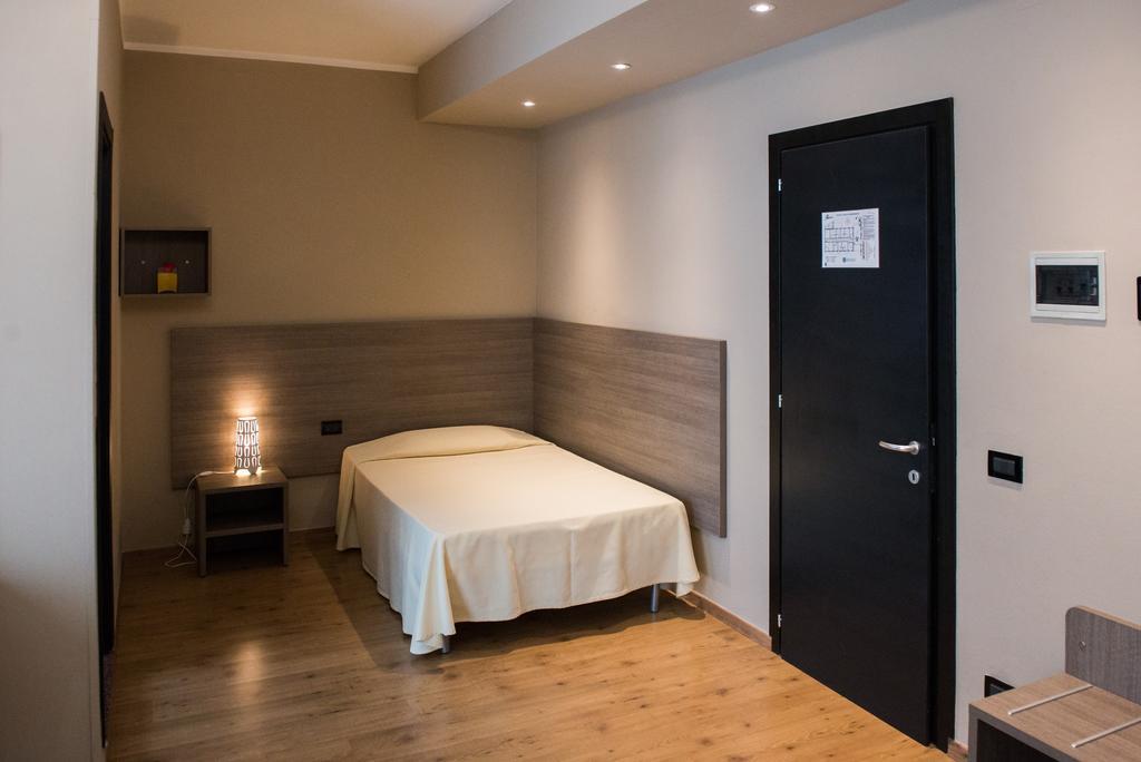 Albergo Grappolo D'Oro مونتيبلونا المظهر الخارجي الصورة