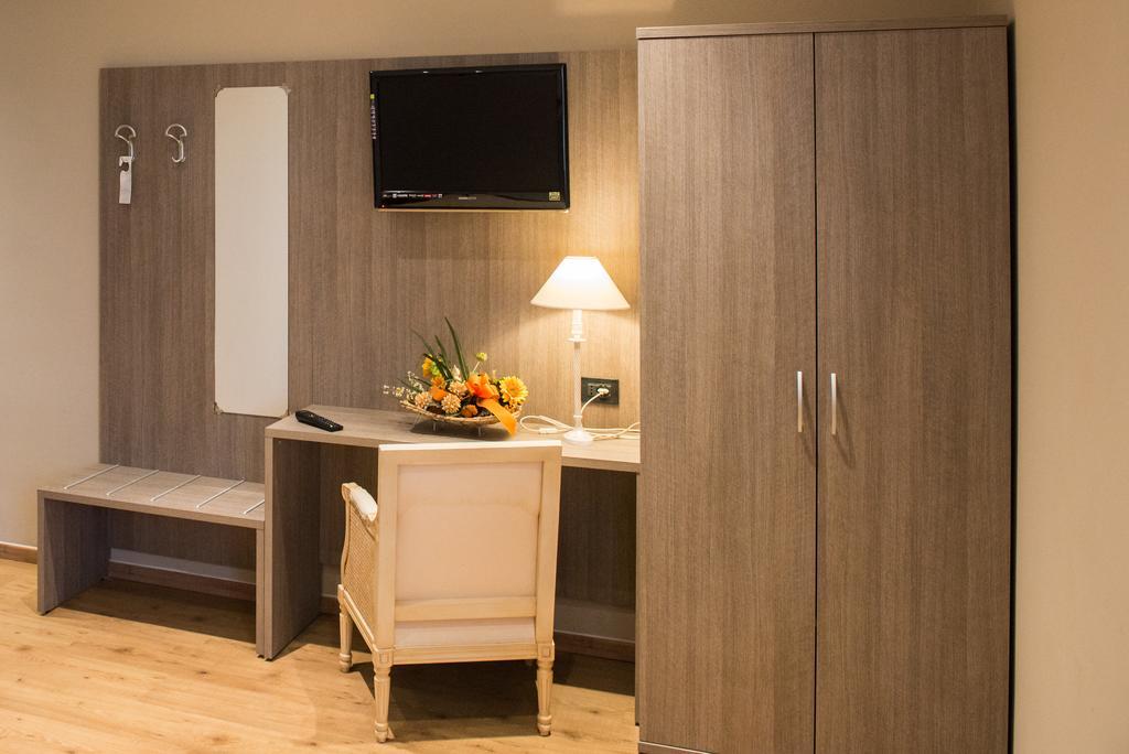 Albergo Grappolo D'Oro مونتيبلونا المظهر الخارجي الصورة