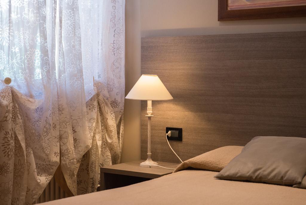 Albergo Grappolo D'Oro مونتيبلونا المظهر الخارجي الصورة