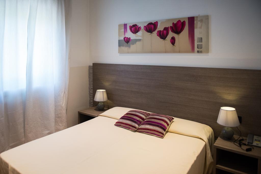 Albergo Grappolo D'Oro مونتيبلونا المظهر الخارجي الصورة