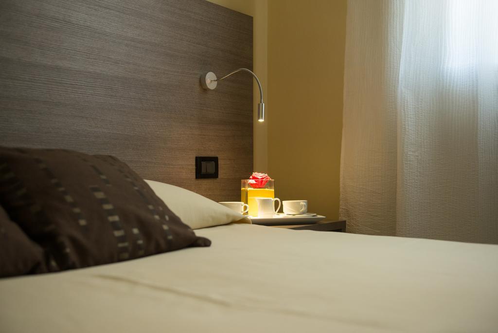 Albergo Grappolo D'Oro مونتيبلونا المظهر الخارجي الصورة