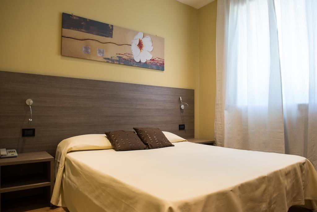Albergo Grappolo D'Oro مونتيبلونا المظهر الخارجي الصورة