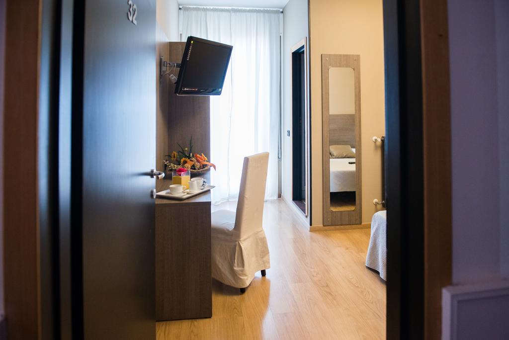 Albergo Grappolo D'Oro مونتيبلونا المظهر الخارجي الصورة