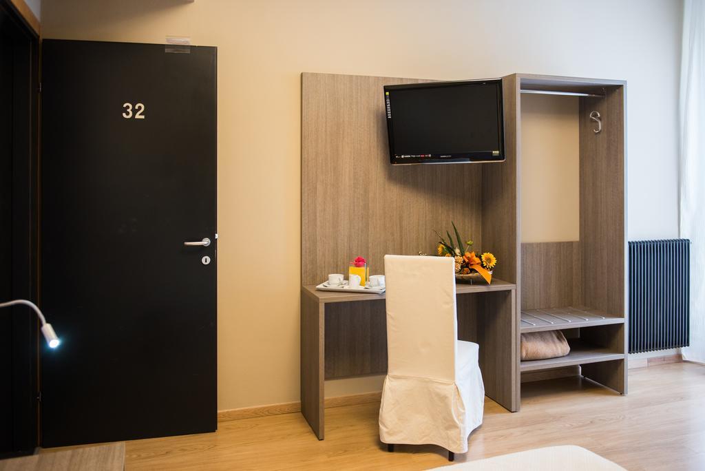 Albergo Grappolo D'Oro مونتيبلونا المظهر الخارجي الصورة