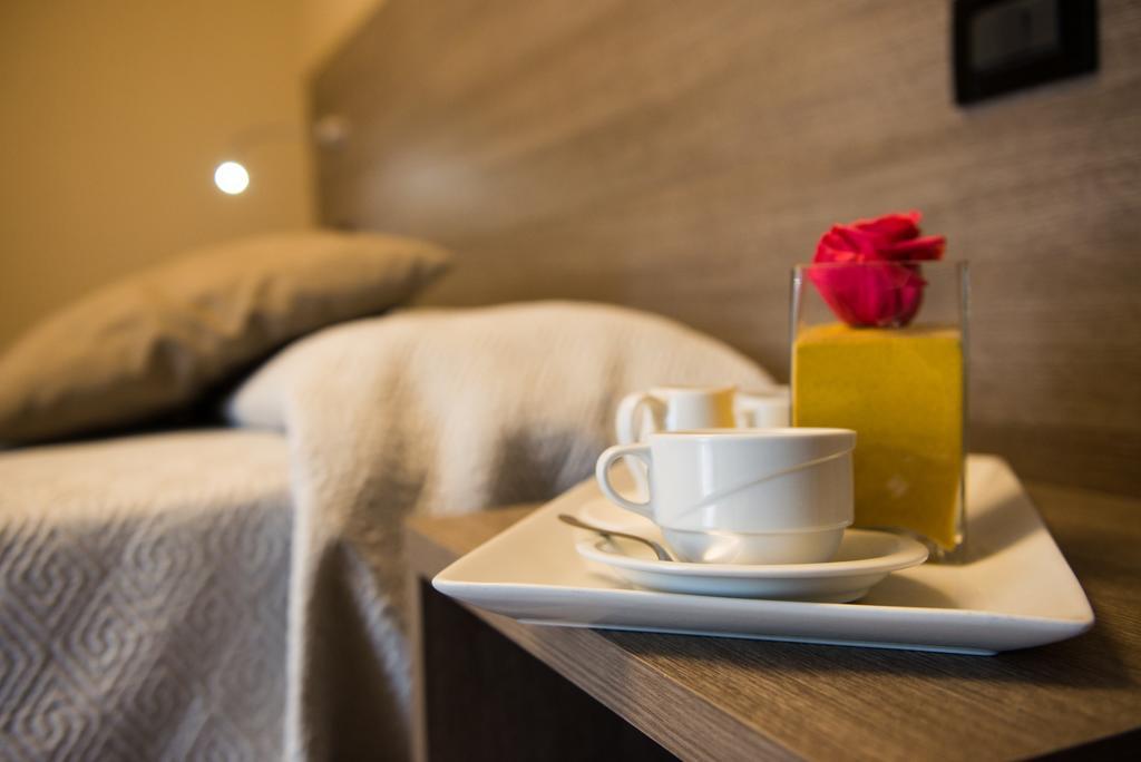 Albergo Grappolo D'Oro مونتيبلونا المظهر الخارجي الصورة