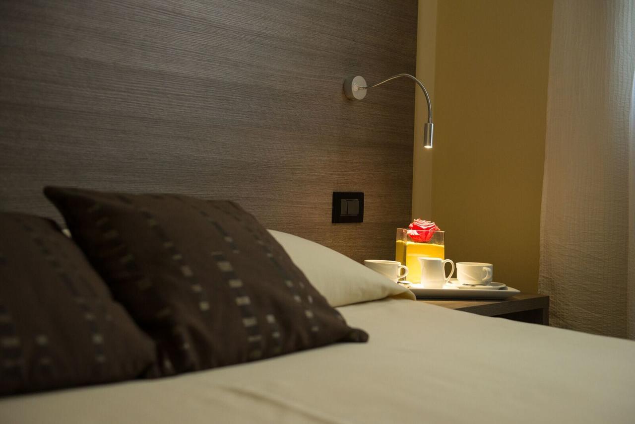 Albergo Grappolo D'Oro مونتيبلونا المظهر الخارجي الصورة
