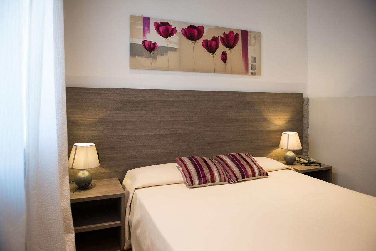 Albergo Grappolo D'Oro مونتيبلونا المظهر الخارجي الصورة